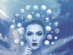 Confianza plena. Ocho de cada 10 usuarios en México aceptan que expondrían sus perfiles en redes sociales para encontrarse con amigos de toda la vida. ESPECIAL