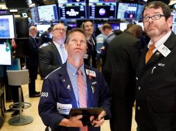 Los sectores de bienes no esenciales (-2.13 %), comunicaciones (-1.98 %), tecnología (-1.59 %) y energía fueron los más afectados. EFE/ARCHIVO