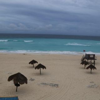 Huracán "Delta" se mantiene en categoría 4