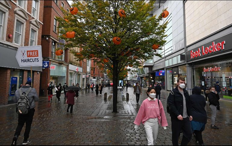 En el Reino Unido continúan vigentes restricciones para contener la pandemia como, en Inglaterra, la llamada 