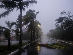 Turistas y residentes de Quintana Roo desalojaron las calles del estado desde las siete de la tarde del martes y muchos de ellos esperaron al huracán en los refugios habilitados por los hoteles o las autoridades. AP /V. Ruiz