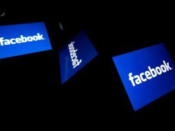 QAnon usó Facebook para afirmar que ciertos grupos iniciaron incendios forestales que asolaron la costa oeste, lo que desvió la atención de la policía y los bomberos. AFP / ARCHIVO