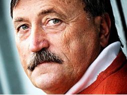 Antonin Panenka, leyenda del futbol checo, fue ingresado en una unidad de cuidados intensivos (UCI) de un hospital de Praga después de contraer la COVID-19. TWITTER / @bohemians1905