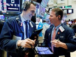 Los sectores con mayores ganancias fueron materiales básicos, bienes no esenciales, industrial, tecnológico y sanitario. EFE/ARCHIVO