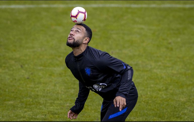 Memphis Depay admitió este miércoles las negociaciones para fichar por el Barcelona. EFE