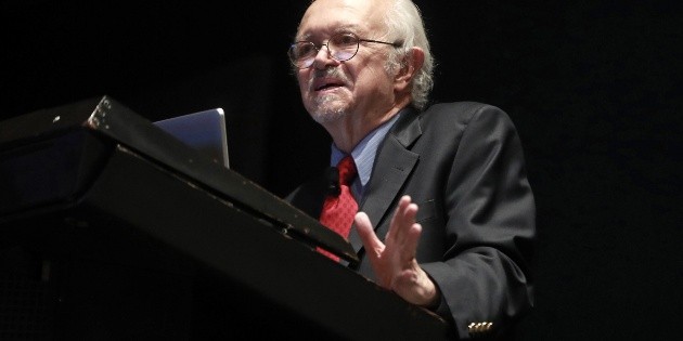 AMLO lamenta muerte de Mario Molina, Premio Nobel de Qu&iacute;mica 1995