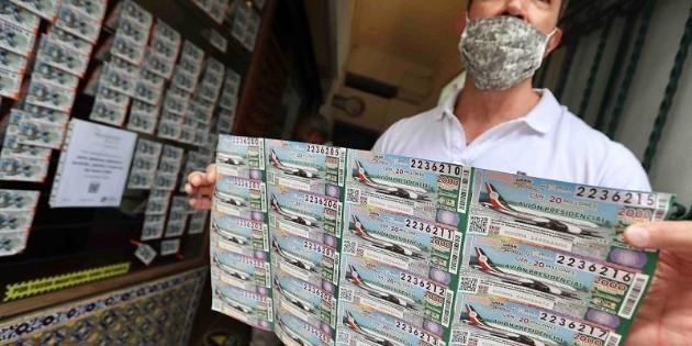 Rifa de avi&oacute;n: tras pol&eacute;mica, regresan "cachito" a pobladores en Veracruz