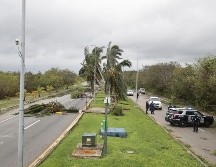 Delta, que llegó a ser categoría 4, tocó tierra como huracán 2 la mañana del miércoles en Puerto Morelos, vecina de Cancún, y regresó por la tarde al mar debilitado a 1. XINHUA/R. Flores