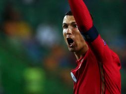 La casa que Cristiano tiene en su ciudad natal de Funchal, en Madeira, fue robada en la jornada de ayer miércoles por un individuo que sustrajo una camiseta del Juventus firmada y otros artículos de escaso valor. EFE / M. De Almeida