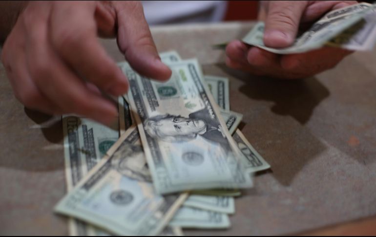 El billete verde acumula una disminución de 31 centavos en los últimos dos días y de 79 centavos desde que arrancó el mes. EL INFORMADOR/ARCHIVO