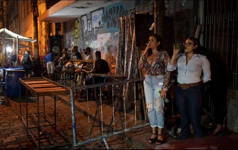 La reducción de casos de coronavirus en el país ha contribuido a que la población saque a la enfermedad de su mente. AP/S. Izquierdo