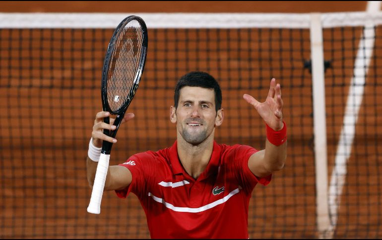 El número 1 del mundo, Novak Djokovic, chocará con Rafael Nadal, que suma 12 títulos en París, en la final de Roland Garros, luego de derrotar al joven griego Stefanos Tsitsipas. EFE / Y. Valat