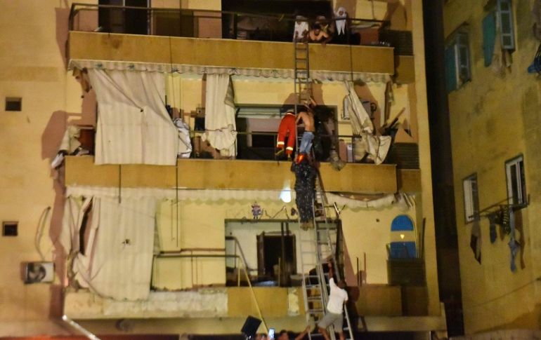 Varias personas resultaron heridas, y habitantes de edificios cercanos debieron ser evacuados. AFP