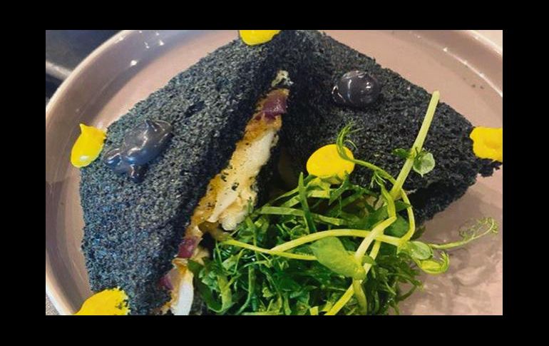 Delicia. Sándwich de calamar empalizado. ESPECIAL