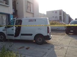 Al interior de la camioneta había manchas con sangre, así como tubos ensangrentados. ESPECIAL