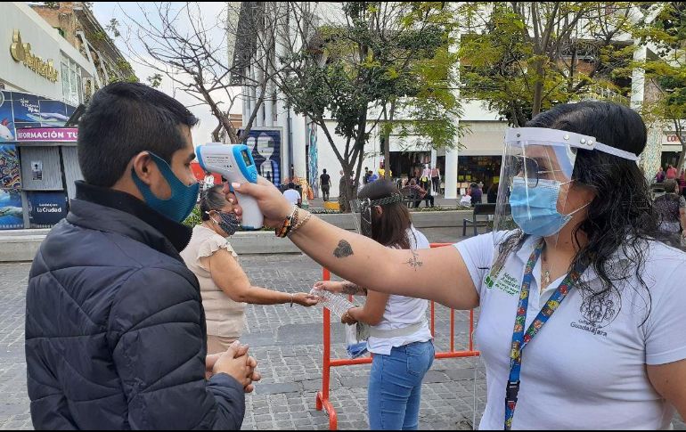 El Ayuntamiento de Guadalajara instaló alrededor de 19 filtros sanitarios en el primer cuadro de la ciudad. TWITTER@DelToroIsmael