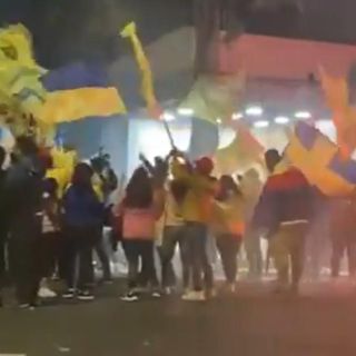 Afición del América celebra aniversario del club sin medidas sanitarias