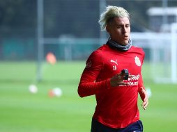 Chivas fue quien difundió las imágenes de su lateral izquierdo, mismo que aparece trotando en las instalaciones de Verde Valle. Cortesía / Chivas