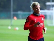 Chivas fue quien difundió las imágenes de su lateral izquierdo, mismo que aparece trotando en las instalaciones de Verde Valle. Cortesía / Chivas