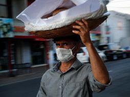 Debido a la temporada de influenza, es probable que ocurra un repunte de casos de coronavirus. AP/ARCHIVO