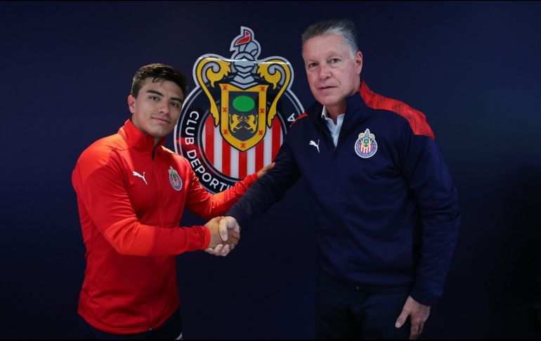 ''Tenemos 'Nene' hasta 2024'', publicó el Guadalajara en su cuenta oficial de Twitter. TWITTER / @Chivas