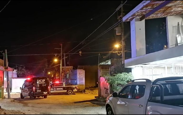 Habitantes de La Cofradía no reconocieron al taxi como “de la zona”, tampoco indicaron quién o quiénes lo dejaron en este sitio. ESPECIAL