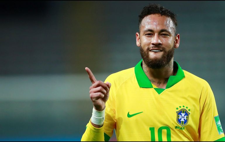 Neymar llegó a 64 goles en la Canarinha y quedó como su segundo máximo anotador histórico. AFP