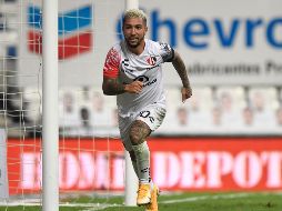 Fue el argentino Luciano Acosta quien aplaudió lo hecho por sus compañeras al reconocer que son una inspiración para sacar los tres puntos ante el rival odiado de la ciudad. IMAGO7