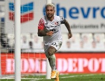 Fue el argentino Luciano Acosta quien aplaudió lo hecho por sus compañeras al reconocer que son una inspiración para sacar los tres puntos ante el rival odiado de la ciudad. IMAGO7