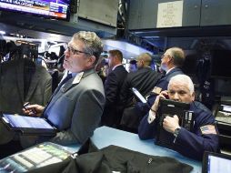 La mayoría de sectores registraron pérdidas, encabezados por el de los bienes no esenciales, el de comunicaciones y el inmobiliario. EFE/J. Lane