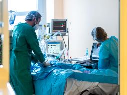 Otro de los factores que agravan la situación es la brecha de atención médica de la región; en México sólo hay 2.1 médicos por cada mil personas. AFP/L. Balais