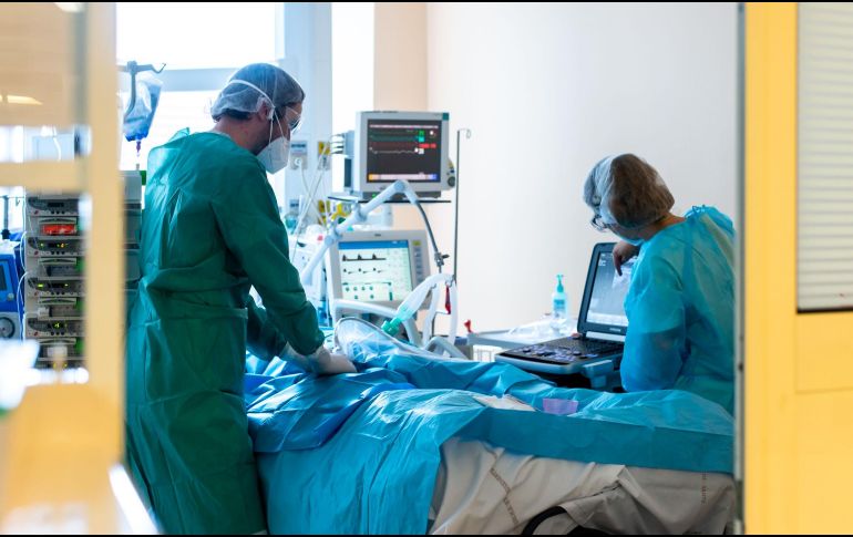 Otro de los factores que agravan la situación es la brecha de atención médica de la región; en México sólo hay 2.1 médicos por cada mil personas. AFP/L. Balais