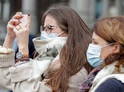 La OMS aplaudió las restricciones “absolutamente necesarias” impuestas por algunos países tras el aumento de casos positivos. EFE / S. Lecocq