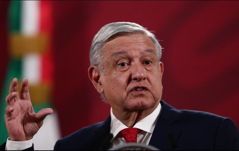 López Obrador mostró también los nombres de los columnistas que lo “atacan”. SUN / ARCHIVO