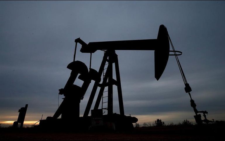 Al final de las operaciones en la Bolsa Mercantil de Nueva York, los contratos de futuros del petróleo intermedio de Texas para entrega en noviembre restaron ocho centavos. EFE/ARCHIVO