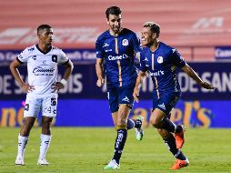 Rodrigo Noya y Pablo Barrera celebran el gol de la victoria. IMAGO/S. Laureano