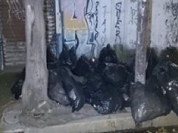El medicamento fue arrojado a la vía pública en bolsas negras para basura. ESPECIAL/ SSC CDMX