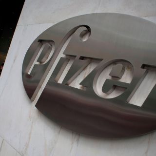 Pfizer sabrá si su vacuna contra el coronavirus es efectiva este mes