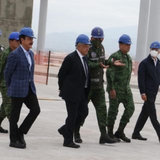 AMLO califica como "fenómeno" avance en construcción de aeropuerto en Santa Lucía