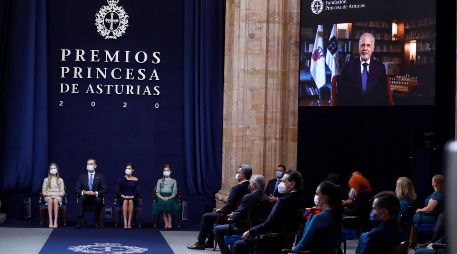 El presidente de la FIL, Raúl Padilla, reflexionó sobre los libros y la lectura mediante una videoconferencia. EFE/Ballestros