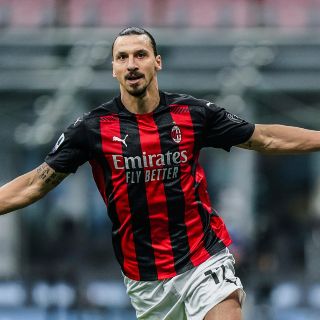 Zlatan Ibrahimovic manda en el derbi de Milán