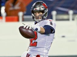 PRUEBA. Tom Brady le hará los honores a Aaron Rodgers, buscando quitarle el invicto. AFP • J. Daniel