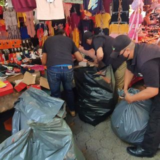 Realizan operativo contra piratería en tianguis de Zapopan
