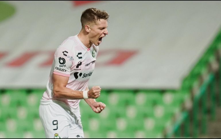 RESCATÓ UN PUNTO. Julio Furch marca el empate de los laguneros. IMAGO7