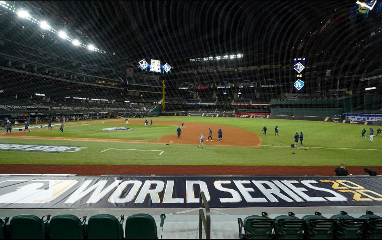 Este año, todos los partidos de la Serie Mundial se disputarán en el Global Life Field de Arlington, casa de los Rangers de Texas, debido a la pandemia de COVID-19. AP / E. Gay