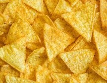 No es casualidad que muchos alimentos poco saludables y hasta adictivos sean crujientes... KAROL CZINEGE / EYEEM / GETTY IMAGES