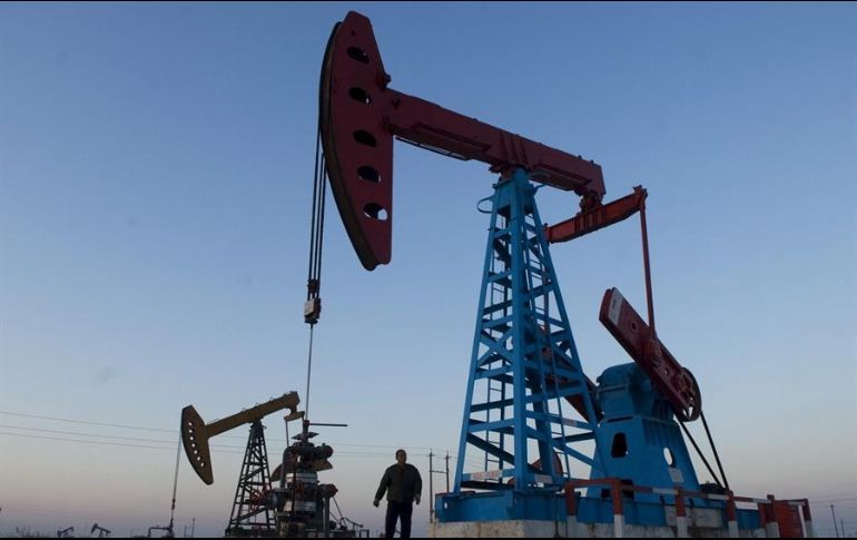 Luego de tres sesiones a la baja, el petróleo tiene una ligera recuperación. EFE/ARCHIVO