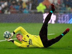 El guardameta alemán Marc André ter Stegen prorroga su contrato por tres años más, fijándose una cláusula de rescisión en 500 millones de euros. EFE/R. Jiménez