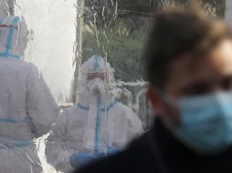 Los “estudios de desafío en humanos” son poco utilizados por el dilema ético que supone infectar a individuos que de otro modo estarían sanos. EFE/P. Supernak