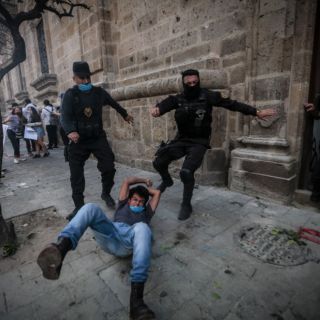 Fotogalería: Piden #JusticiaParaGiovanni con marcha y brotes de violencia en Jalisco